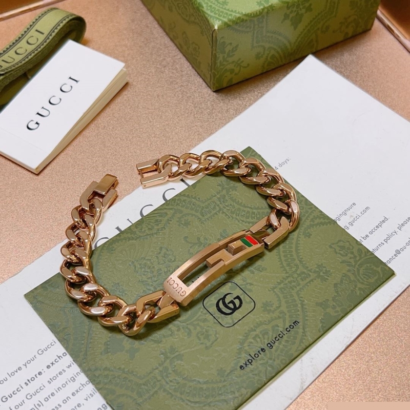 G*u*i bracelets